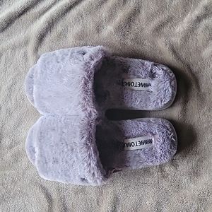 Minnetonka slippers, size 8 -M